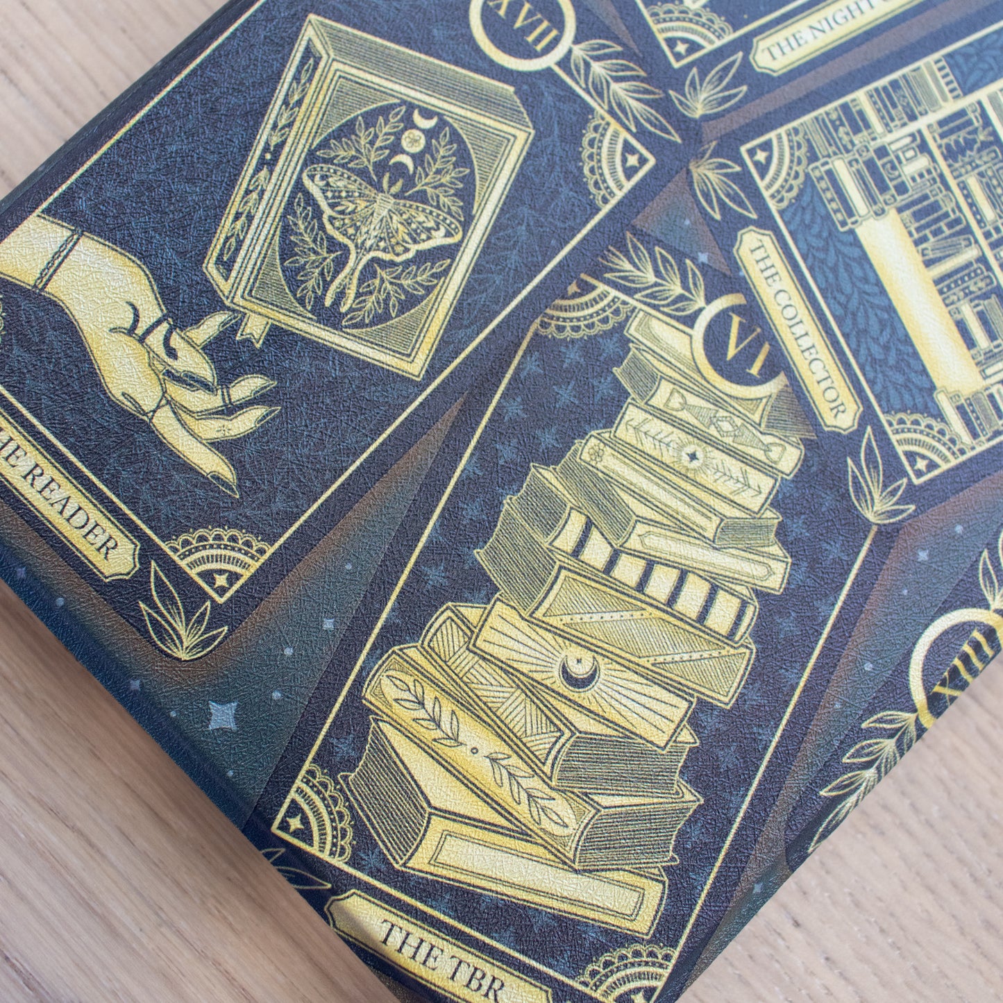 MISPRINT - Bookish Tarot Card Kindle Case